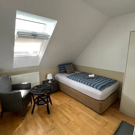 Zimmer-Bad-Tv-Kuehlschrank-14 *