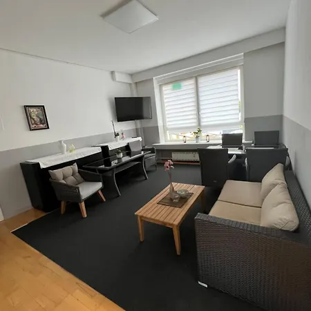 Zimmer-Bad-Tv-Kuehlschrank-14 Hotel *