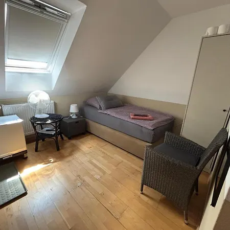 Hotel Zimmer-Bad-Tv-Kuehlschrank-14 Meine